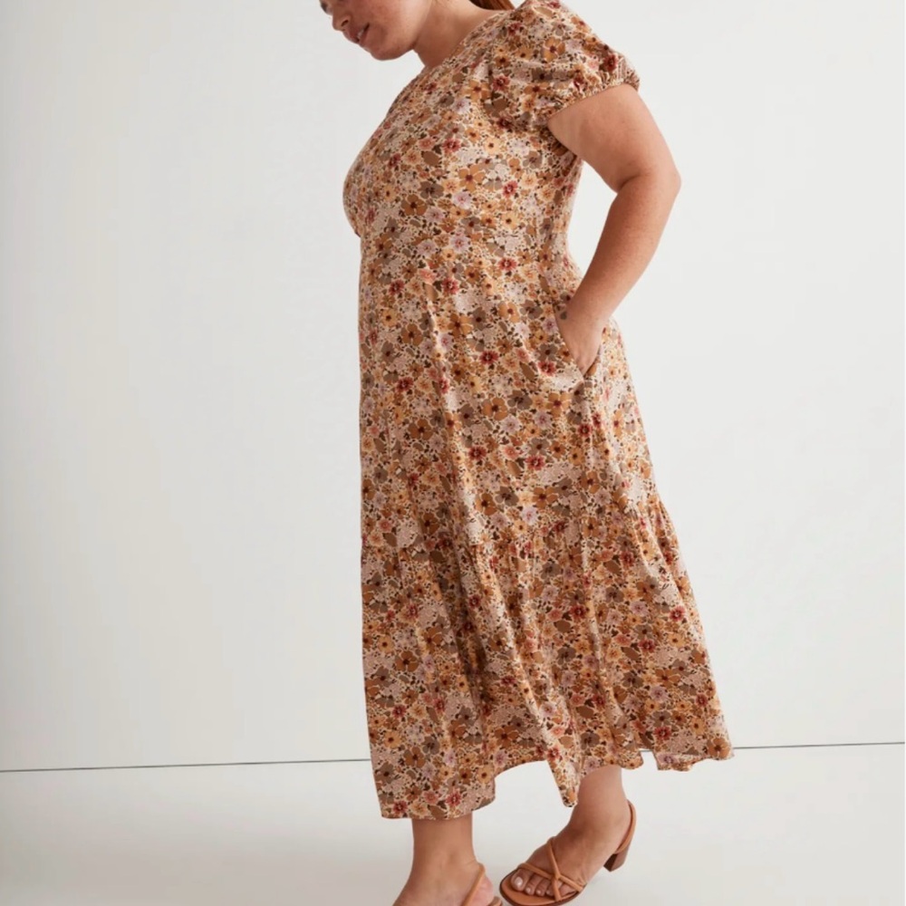 Puff-Sleeve Open-Back Midi Dress in Flora Field